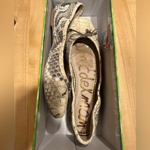 Black and white snakeskin Sam Edelman flats - size 7.5